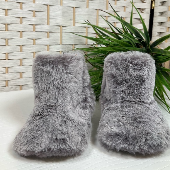 Rising Star Cozy Gray Faux Fur Baby Booties|Boots 6-9 Months - Picture 3 of 9